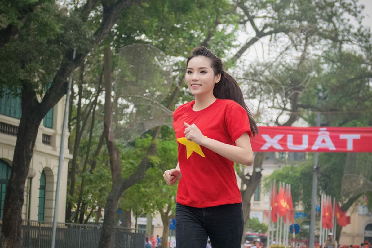 Hoa hau Ky Duyen dep rang ngoi trong Ngay chay Olympic-Hinh-12